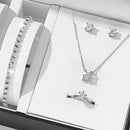 Conjunto de joias femininas com 5 peças em cristal, elegante e sofisticado, composto por colar, brincos, anel e pulseira.