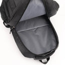 Mochila masculina, equipada com alças acolchoadas e estilo esportivo, com bolsos laterais em mesh e amplo espaço interno.